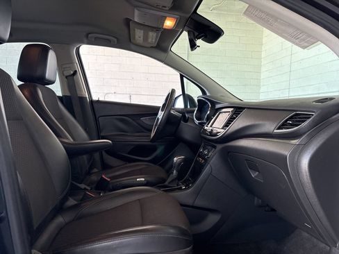 Used 2022 Buick Encore Preferred AWD/4WD image 16