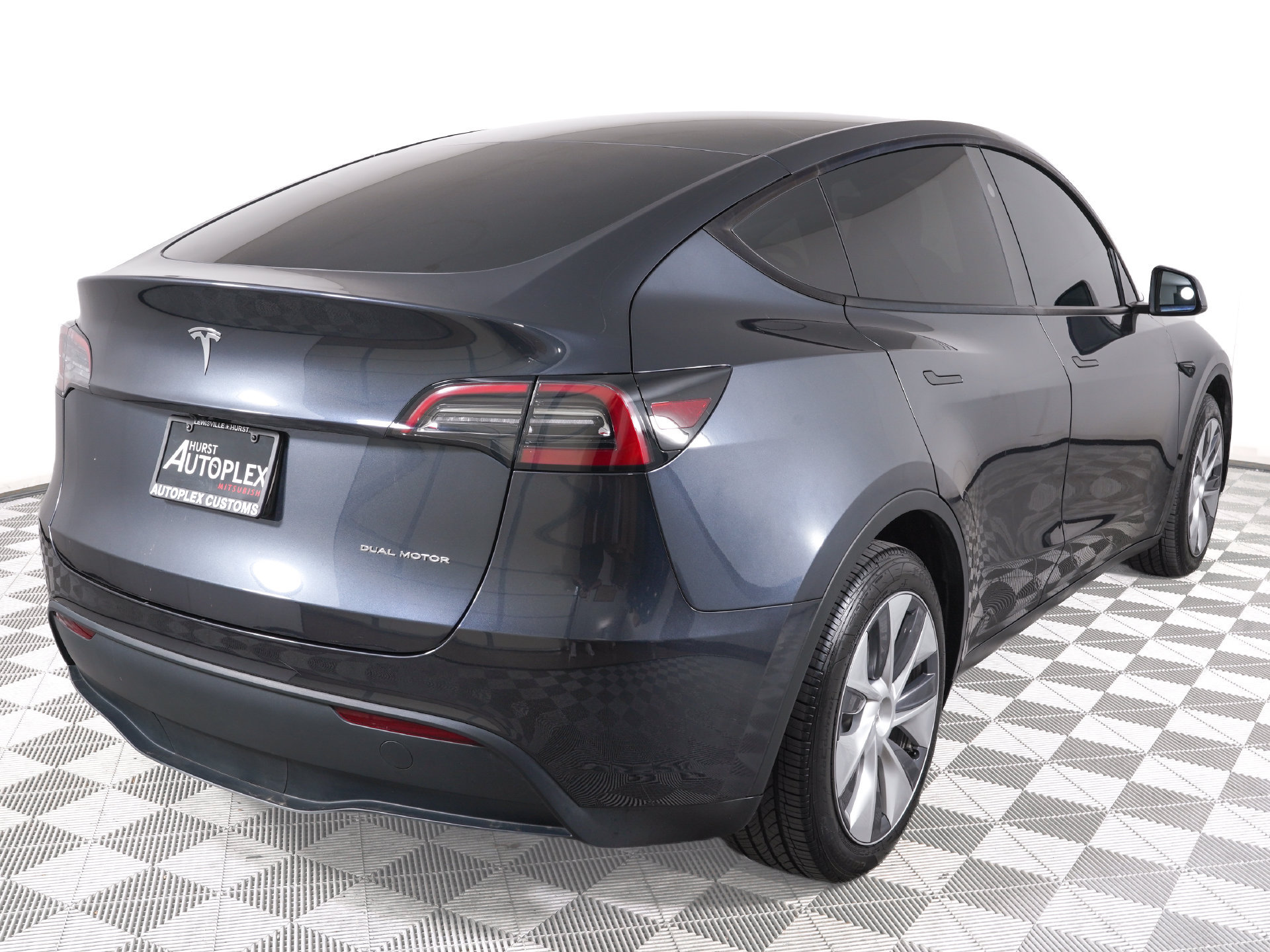 Used 2024 Tesla Model Y Long Range AWD/4WD image 5