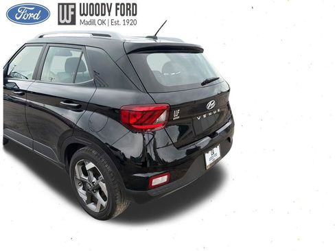 Used 2025 Hyundai Venue SEL FWD image 3