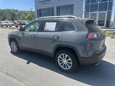 Used 2021 Jeep Cherokee Latitude Lux w/ Comfort/Convenience Group image 11