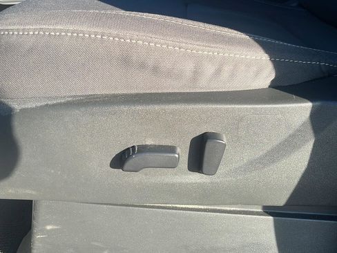 Used 2024 Nissan Frontier SV image 24