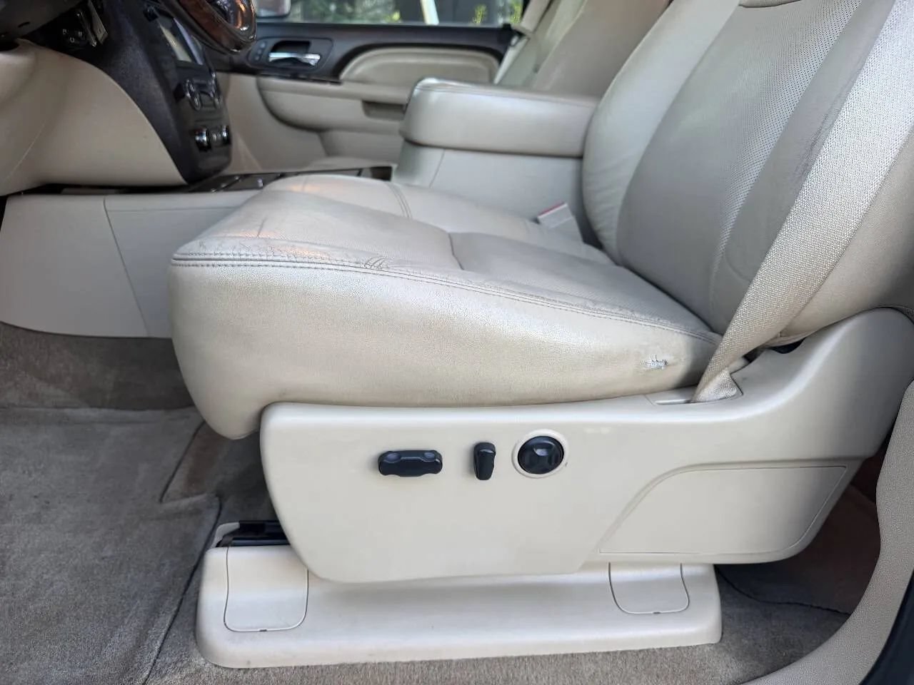 Used 2011 GMC Sierra 1500 Denali AWD/4WD image 19