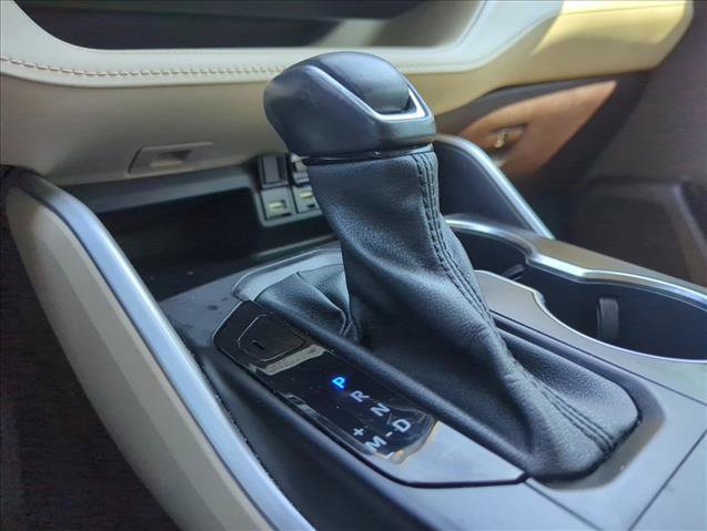 Used 2021 Toyota Highlander XLE FWD image 9