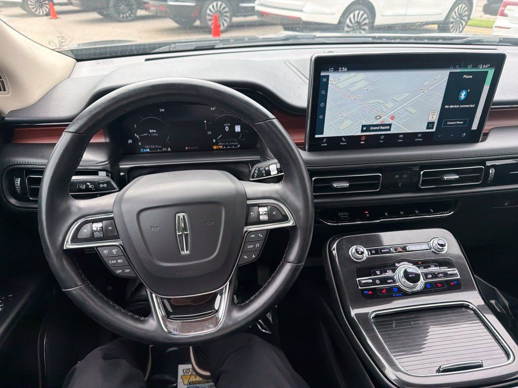 Used 2023 Lincoln Nautilus Reserve AWD/4WD image 13