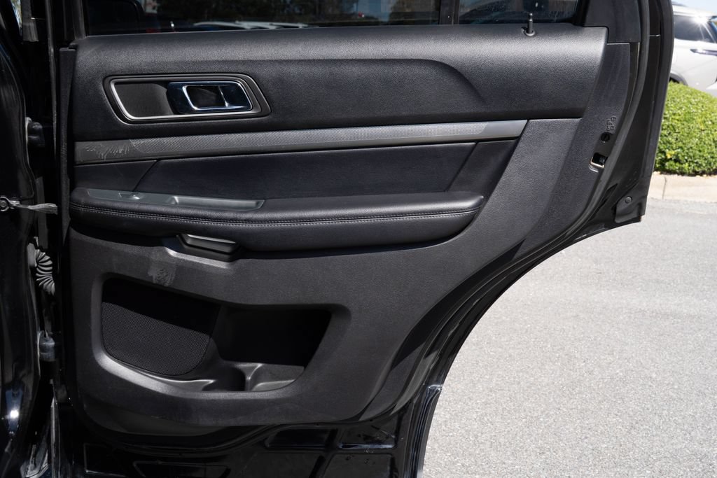 Used 2018 Ford Explorer XLT w/ Equipment Group 201A FWD image 13