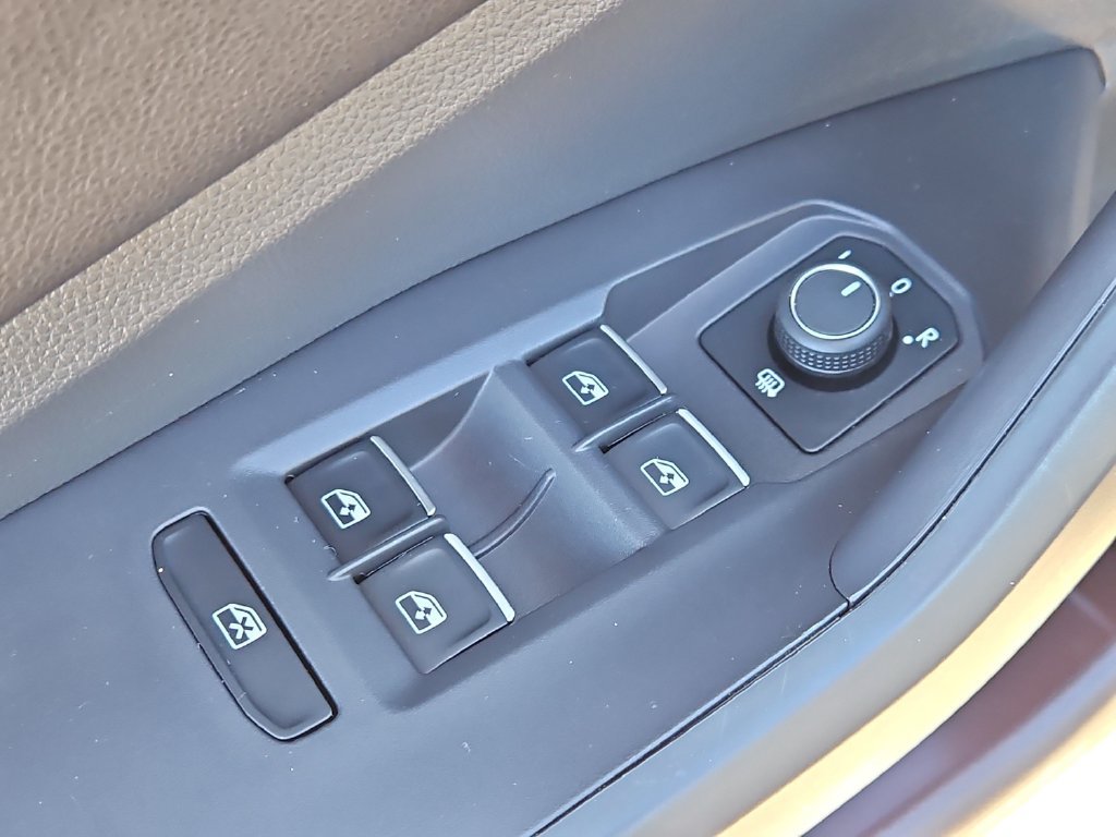 Certified 2025 Volkswagen Jetta Sport FWD image 22