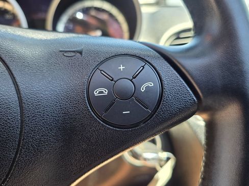 Used 2011 Mercedes-Benz SLK 350 image 24