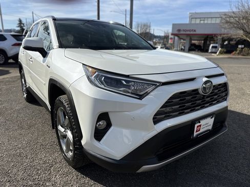 Used 2019 Toyota RAV4 Limited image 2