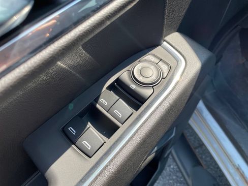 Used 2023 Chevrolet Silverado 1500 LT AWD/4WD image 16