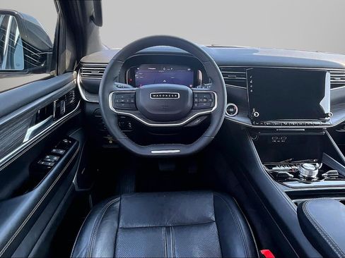 Used 2024 Jeep Wagoneer L Series III w/ Flexible Seating Group AWD/4WD image 4