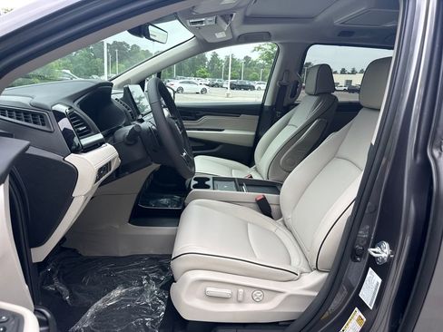 New 2026 Honda Odyssey Touring image 13