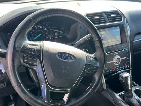 Used 2018 Ford Explorer Limited FWD image 7