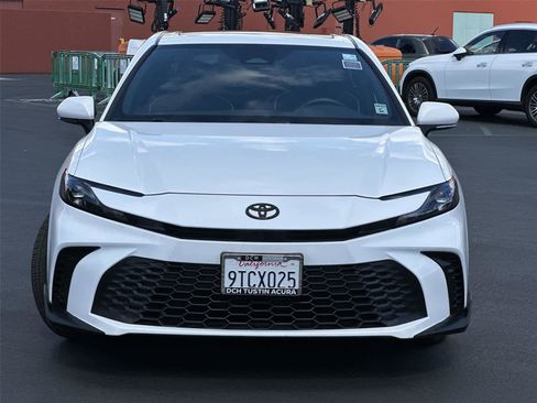 Used 2025 Toyota Camry SE w/ Convenience Package AWD/4WD image 7