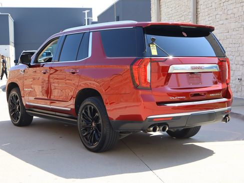 Used 2021 GMC Yukon Denali w/ Denali Premium Package AWD/4WD image 3