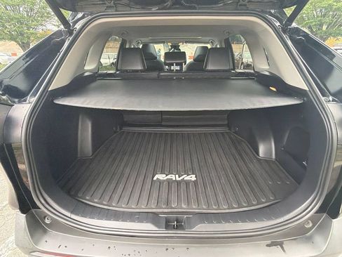 Used 2021 Toyota RAV4 XLE Premium AWD/4WD image 32