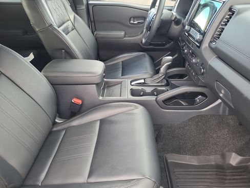 Used 2022 Nissan Frontier PRO-4X w/ Pro-4X Premium Package image 11