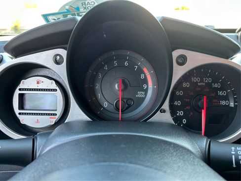 Used 2010 Nissan 370Z Roadster image 14