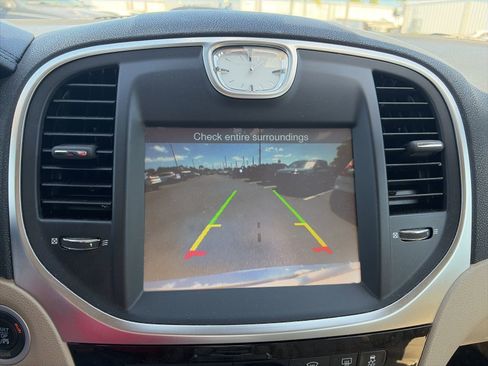 Used 2011 Chrysler 300 Limited image 16