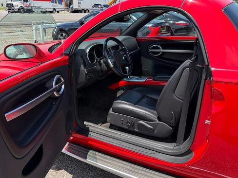 Used 2005 Chevrolet SSR w/ Preferred Equipment Group RWD image 9