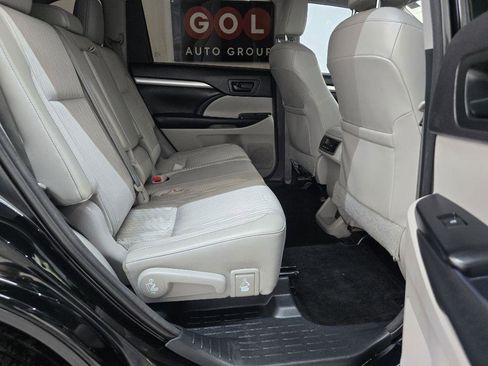 Used 2016 Toyota Highlander Plus FWD image 17
