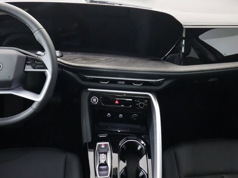 Used 2025 Audi Q5 Premium w/ Convenience Package image 15