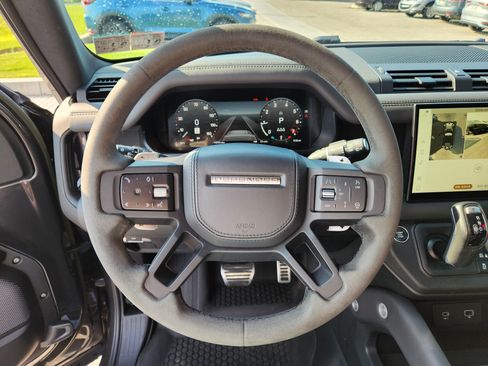 Used 2023 Land Rover Defender 110 V8 AWD/4WD image 18