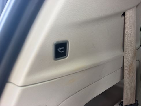 Used 2024 Chrysler Pacifica Touring-L FWD image 13