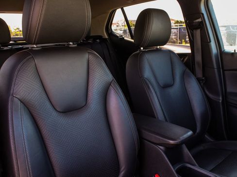 Used 2020 Buick Encore GX Essence w/ Experience Buick Package FWD image 43