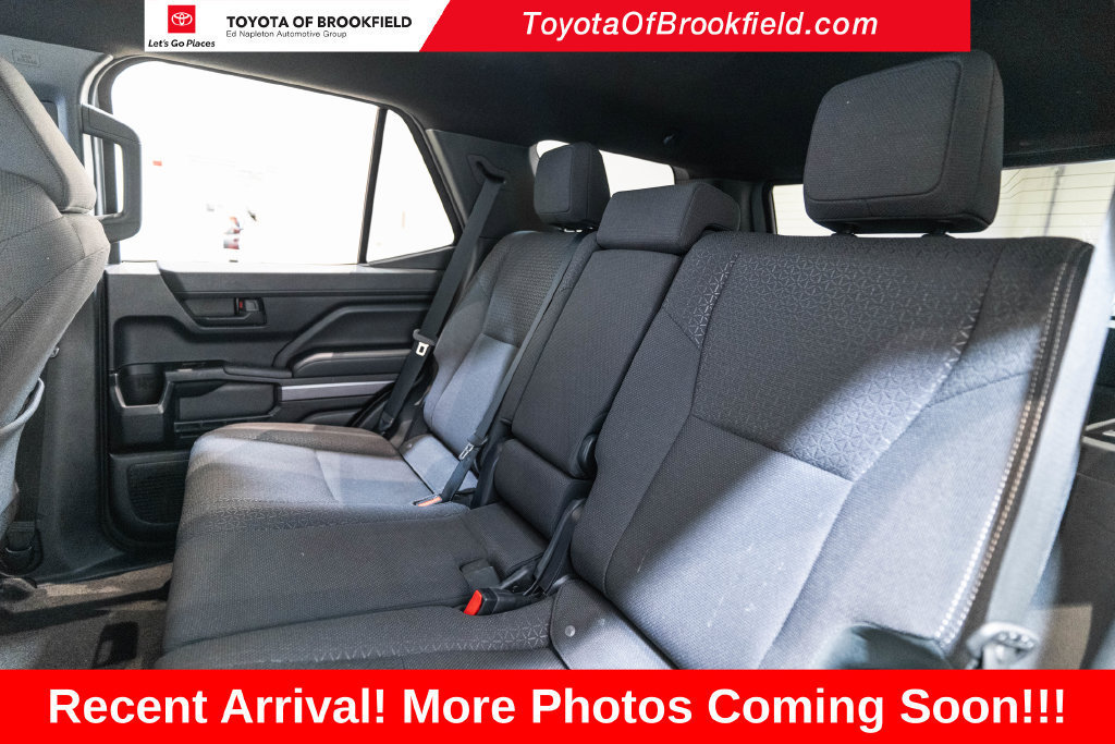 Used 2025 Toyota 4Runner SR5 AWD/4WD image 29