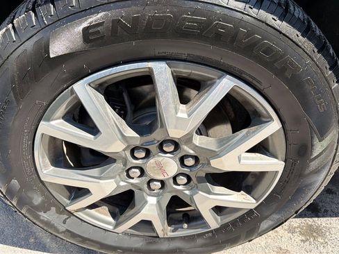 Used 2021 GMC Acadia SLE w/ Driver Convenience Package image 16