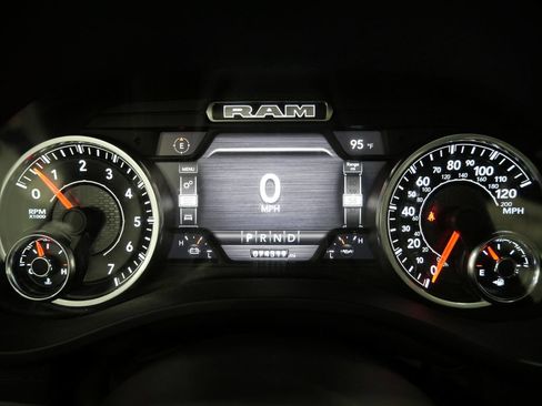 Used 2022 RAM 1500 Laramie AWD/4WD image 13