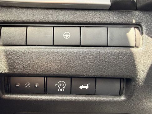 Used 2024 Nissan Rogue SV FWD image 27