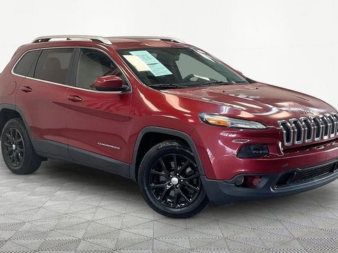 Used 2016 Jeep Cherokee Latitude w/ Comfort/Convenience Group FWD image 3