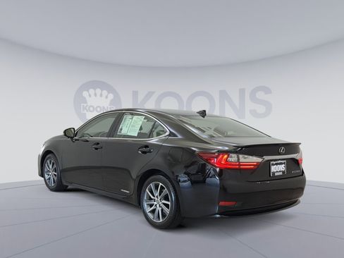 Used 2017 Lexus ES 300h w/ Luxury Package FWD image 8