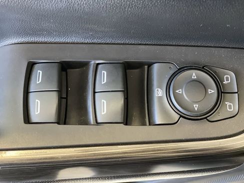 Used 2018 GMC Acadia SLT image 16