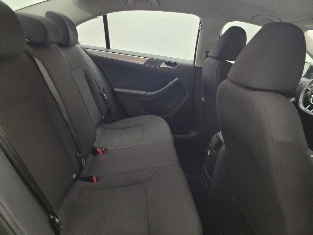 Used 2015 Volkswagen Jetta SE FWD image 19