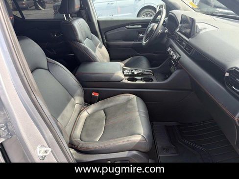 Used 2025 Honda Pilot TrailSport image 13