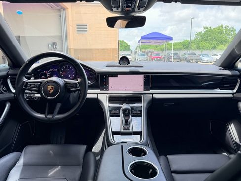 Used 2023 Porsche Panamera RWD image 18