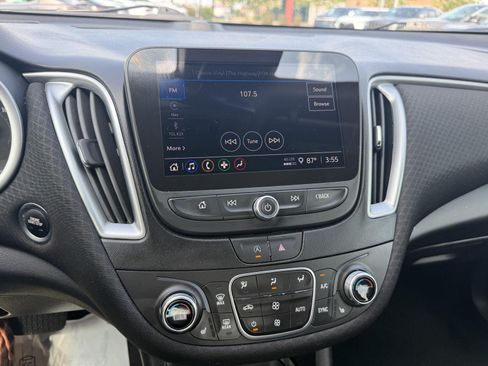 Used 2024 Chevrolet Malibu LT FWD image 25