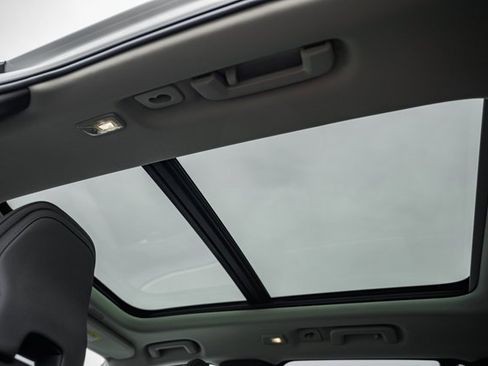 Used 2025 Volvo XC90 T8 Plus w/ Protection Package Premier image 33