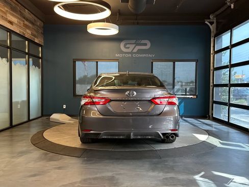 Used 2020 Toyota Camry SE w/ Moonroof Package AWD/4WD image 4