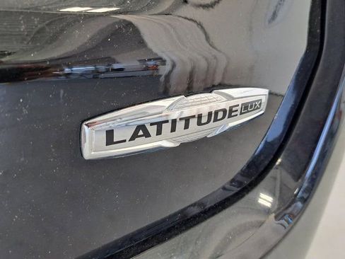 Used 2023 Jeep Compass Latitude AWD/4WD image 30