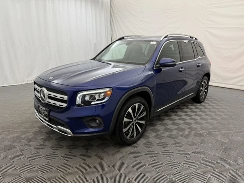 Used 2021 Mercedes-Benz GLB 250 4MATIC w/ Premium Package image 2