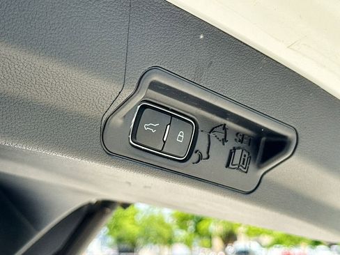 Used 2021 Ford Explorer XLT RWD image 33