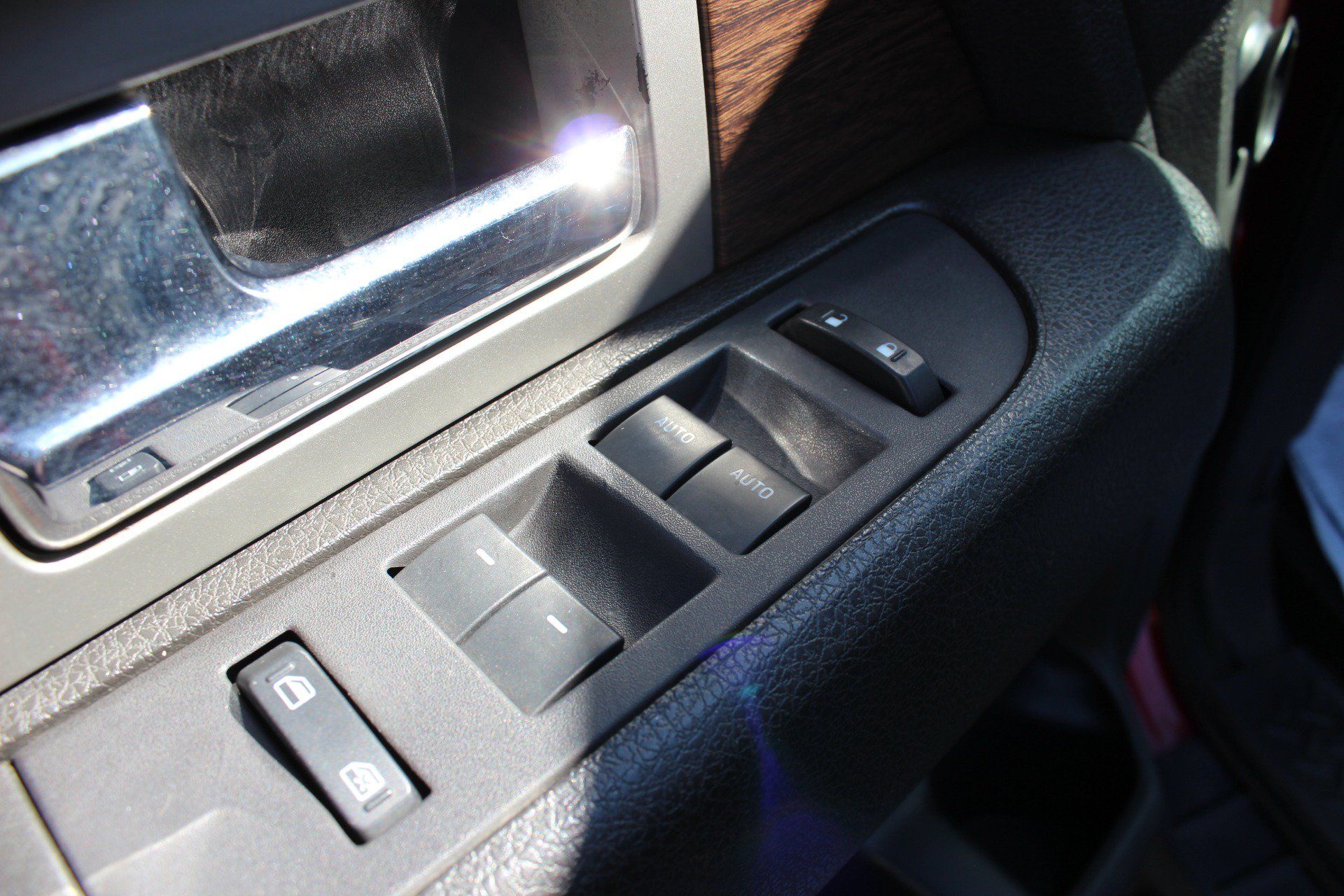Used 2014 Ford F150 Lariat w/ Equipment Group 502A Luxury AWD/4WD image 15