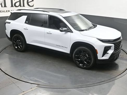 New 2026 Chevrolet Traverse RS w/ LPO, Floor Liner Package FWD image 17