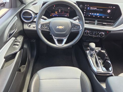 Used 2025 Chevrolet Trax LT w/ LT Convenience Package FWD image 7