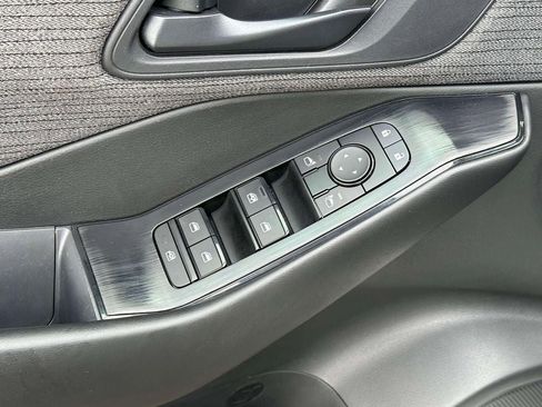 Used 2023 Nissan Rogue S image 17