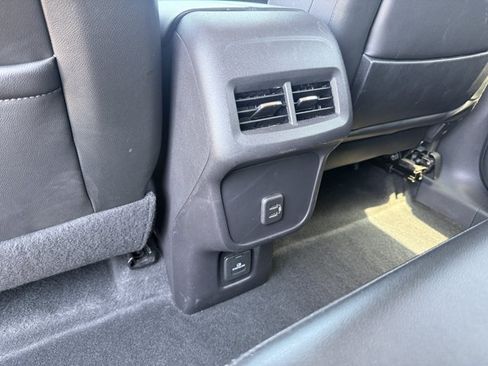Used 2024 GMC Terrain SLT AWD/4WD image 25