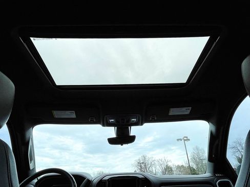 Used 2021 GMC Sierra 1500 AT4 w/ AT4 Premium Package image 15